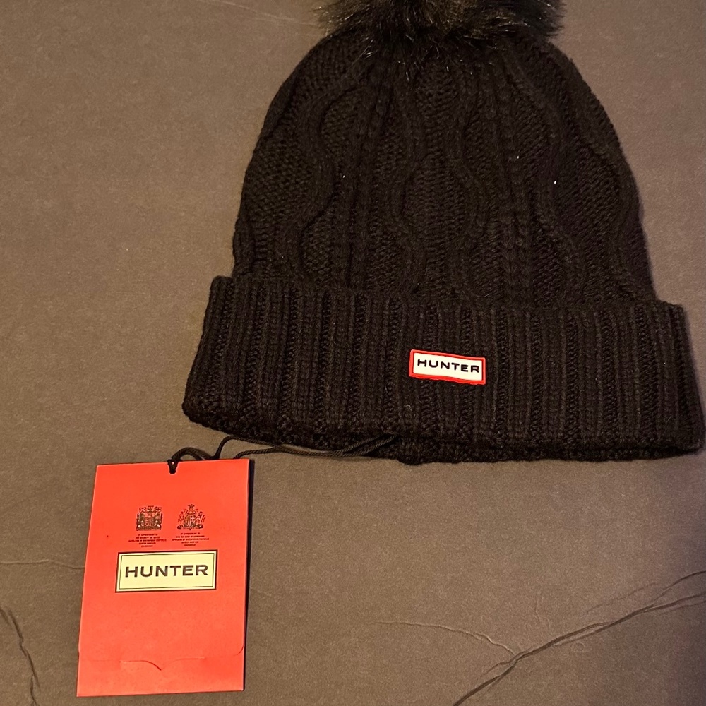 Hunter Cable Stitch Beanie with Faux Fur Pom in Black